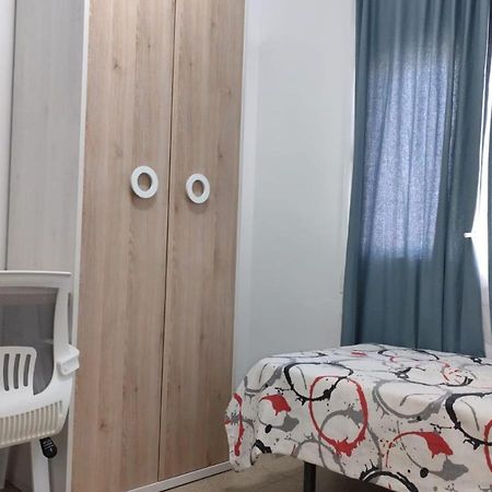 Hostal Ideal Gavà Exteriör bild