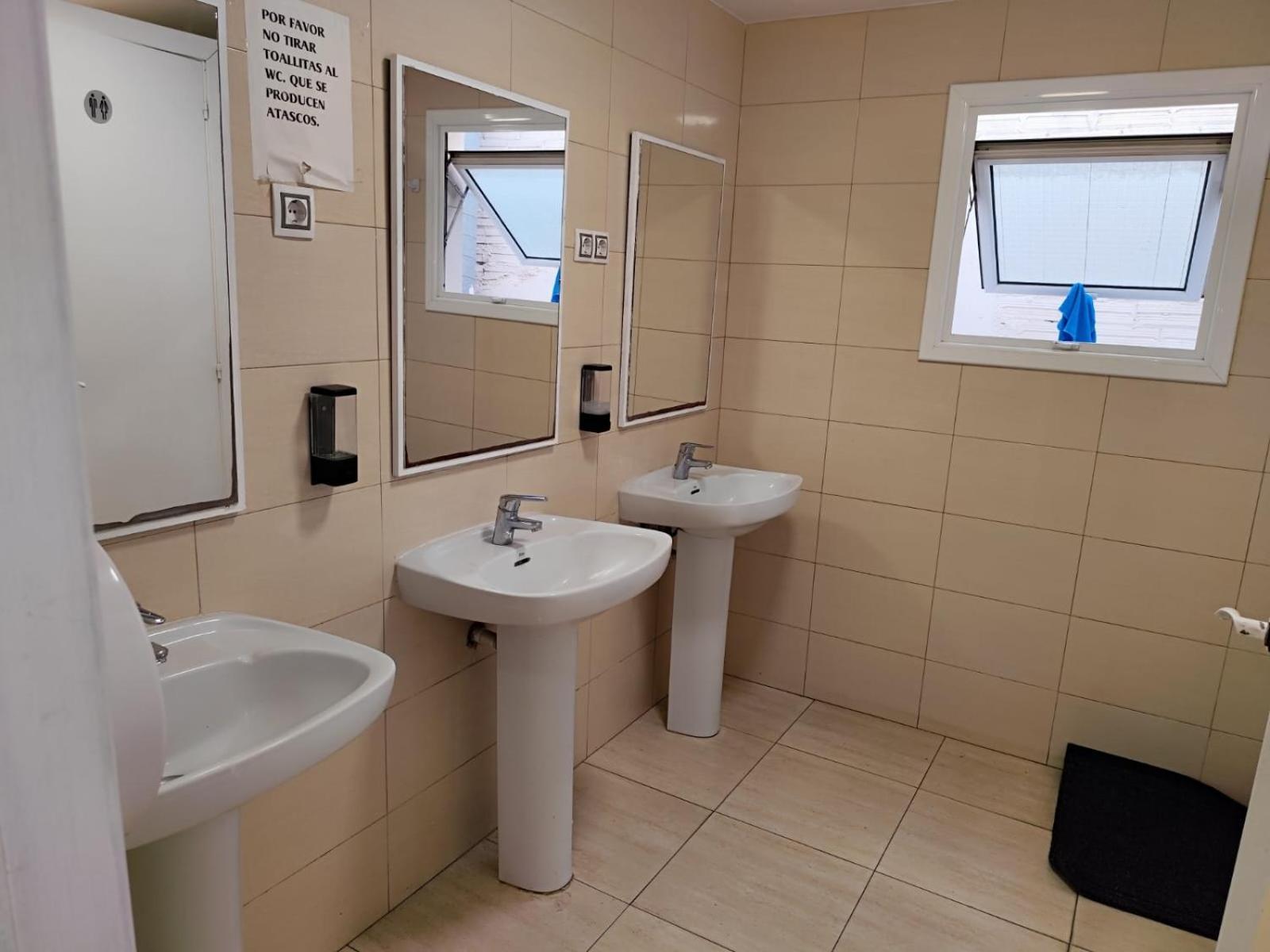 Hostal Ideal Gavà Exteriör bild